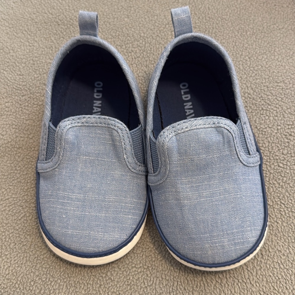 Lot of 5 girls shoes from Old Navy 18-24 months.  3 pair are new. - Picture 4 of 14